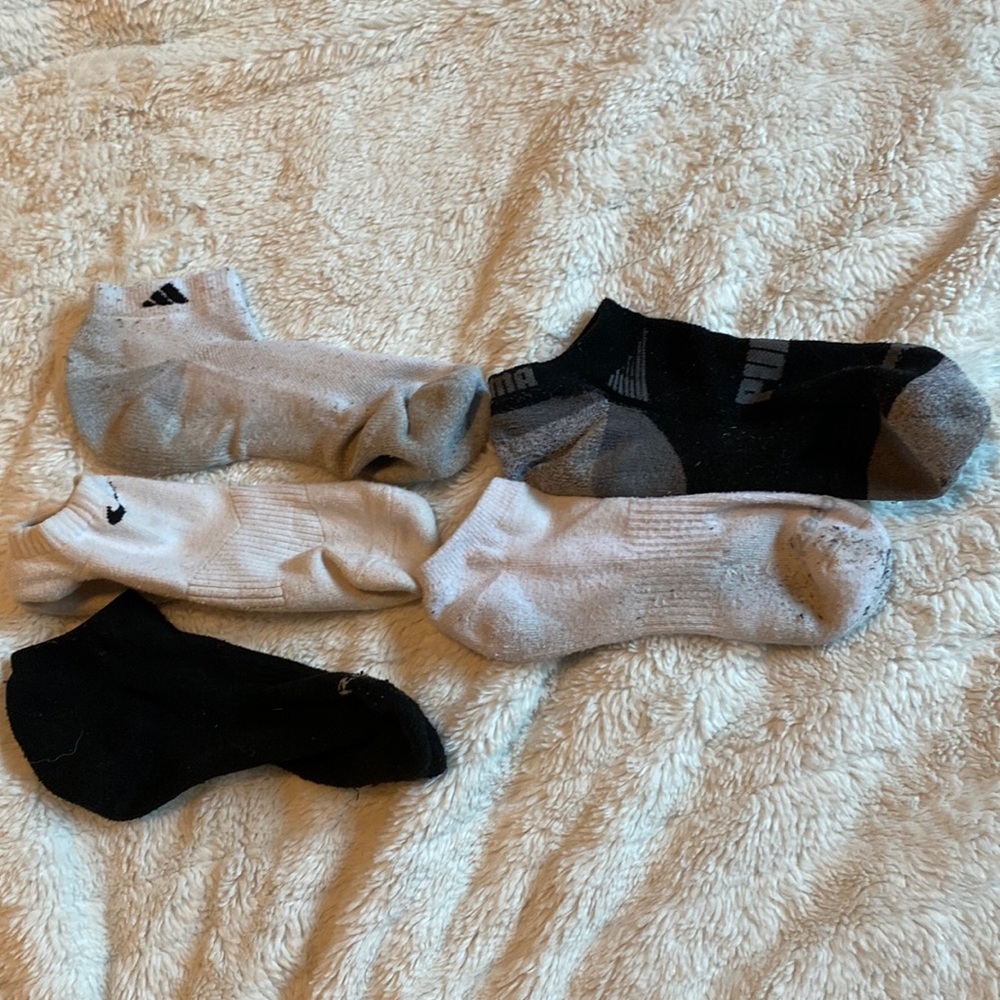 Short sock black and white mismatched LOT